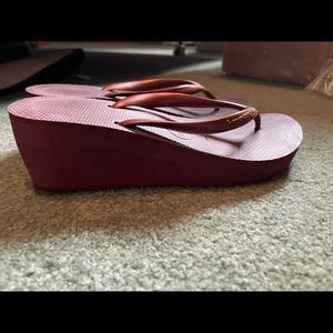 Womens heeled flip flops